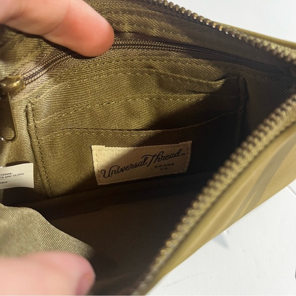 Universal Thread Co. Small Clutch Wristlet Matte Green - Picture 6 of 6